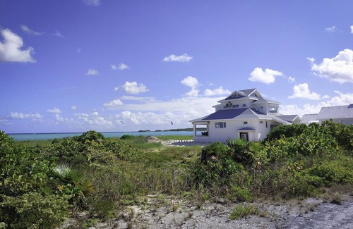 Sugar Loaf Settlement Villa | Luxurious Accommodations on San Salvador