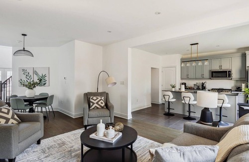 Innisfil House | Luxurious and Beautiful Home in Barrie