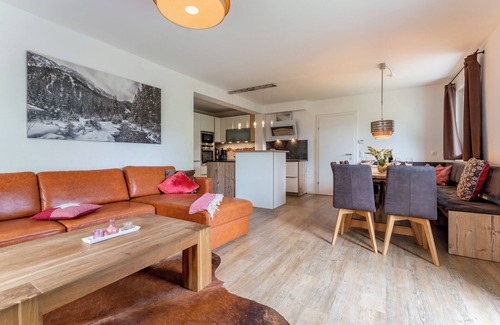 Schuttdorf Apartment | Luxurious and spacious apartment near AreitXpress