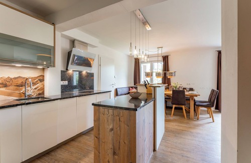 Schuttdorf Apartment | Luxurious and spacious apartment near AreitXpress
