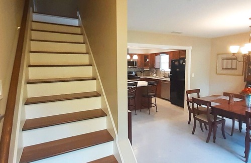 Buechel House | Luxurious and Stylish Home w/Open Floor Plan! Safe area. Free Parking