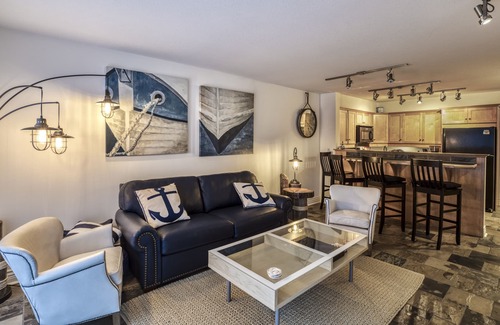 Kaslo Condo | Luxurious beachfront condo in idyllic and historic Kaslo, BC.