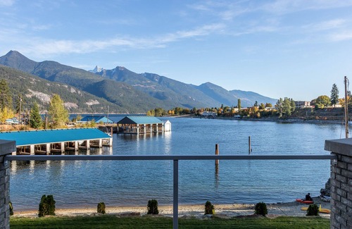 Kaslo Condo | Luxurious beachfront condo in idyllic and historic Kaslo, BC.