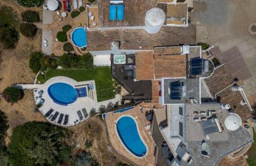 Areias de Sao Joao Villa | Luxurious BEACHFRONT VILLA de la PLAGE with private beach acces