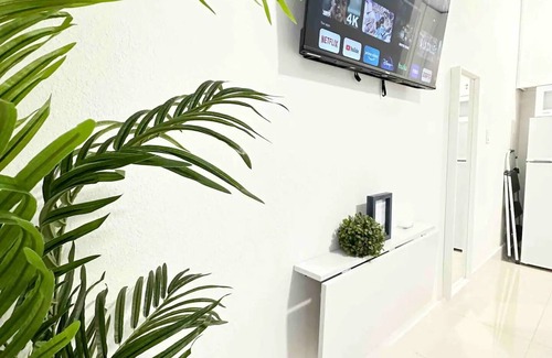Florida City Apartment | Luxurious Blue Studio! The Keys, Everglades, Biscayne N. Park, Redlands & Miami