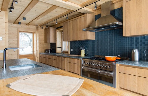 Chamonix-Mont-Blanc Ski Chalet | Luxurious Chalet with Panoramic Views & Hot Tub