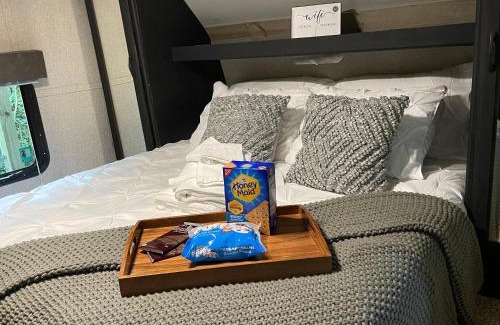 Jonesville Other | Luxurious Camping -Theater, Hot-Tub, Keg, Fire Pit