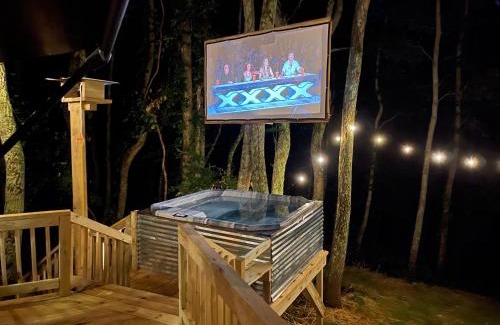 Jonesville Other | Luxurious Camping -Theater, Hot-Tub, Keg, Fire Pit