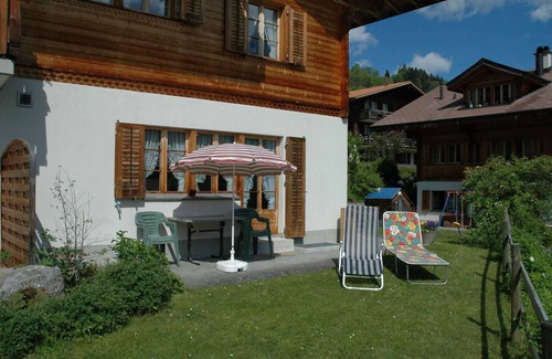 Ruedisbach Ski Chalet | Luxurious Chalet in Habkern with Private Garden