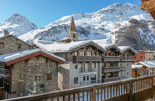 Val-d'Isere Ski Chalet | Luxurious Chalet with Pool, Hammam & Stunning Views in Val-d'Isère