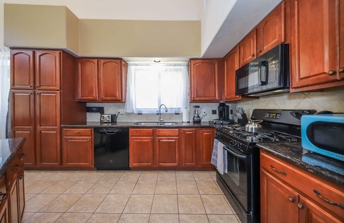 Tucson House | Luxurious, Clean&Comfy|King Bed|Garage|AC|PetsOk