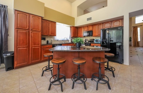 Tucson House | Luxurious, Clean&Comfy|King Bed|Garage|AC|PetsOk