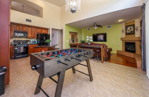 Tucson House | Luxurious, Clean&Comfy|King Bed|Garage|AC|PetsOk