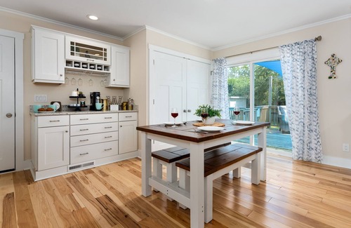 Kings Grant House | Luxurious & Comfy Haven: Prime Location ~ Pool ~ Hot Tub ~ Fire Pit ~ Gym ~ Pkg!