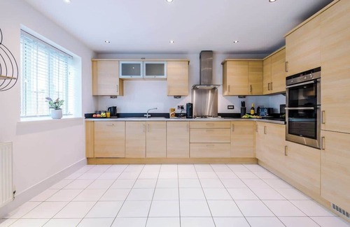 Chester House | Luxurious Cosy 4BR Home Cheshire