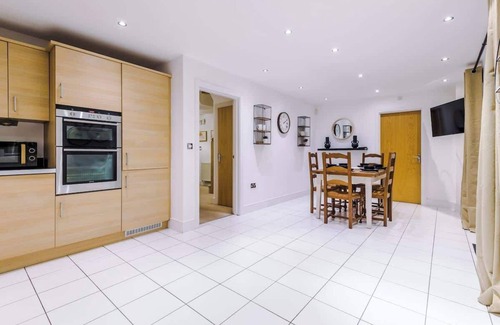 Chester House | Luxurious Cosy 4BR Home Cheshire