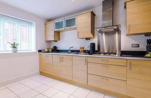 Chester House | Luxurious Cosy 4BR Home Cheshire