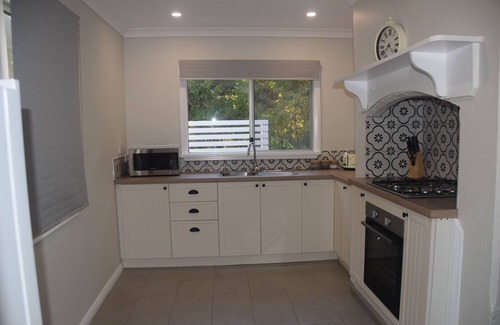 Pemberton Cottage | Luxurious, cosy, historic cottage featuring period furnishings, walkable to town