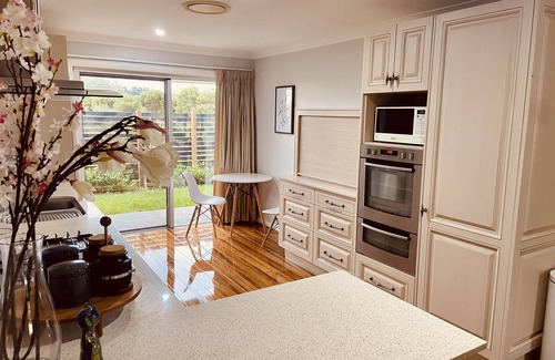 Robertson Apartment | Luxurious, Cosy & Relaxed Apartment with Spa
