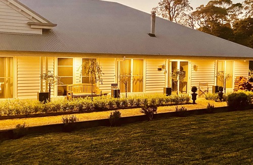 Robertson Apartment | Luxurious, Cosy & Relaxed Apartment with Spa