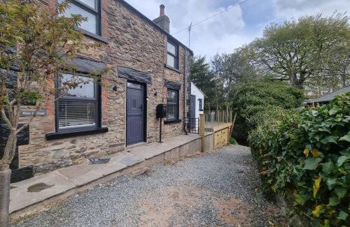 Millom House | Luxurious Cottage with hot tub, Lake District