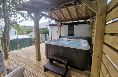 Millom House | Luxurious Cottage with hot tub, Lake District
