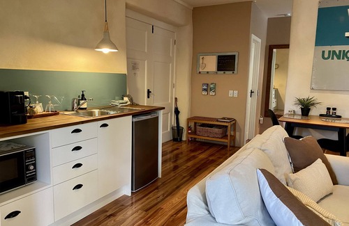 Stoke Cottage | Luxurious Cottage with Private Swimming Pool