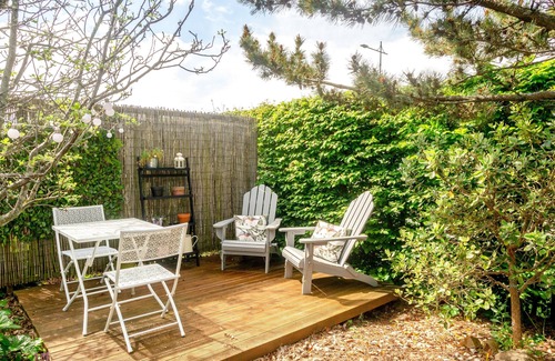 Stoke Cottage | Luxurious Cottage with Private Swimming Pool