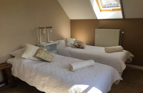 Pietrain House | Luxurious country house 4 bedr/8 p with large garden, jacuzzi and billiards