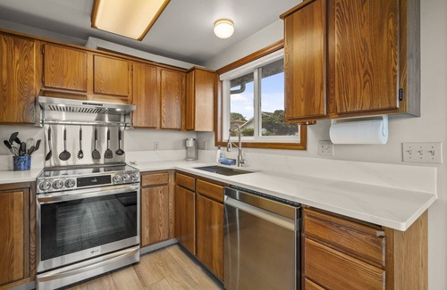 Rockaway Beach House | Luxurious & Cozy Oceanfront Home 50 steps to Beach w/Spectacular Ocean views!