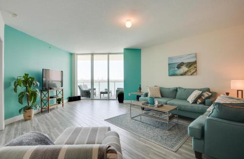 Kingston Apartment | Luxurious Daytona Beach Condo with Resort Amenities!