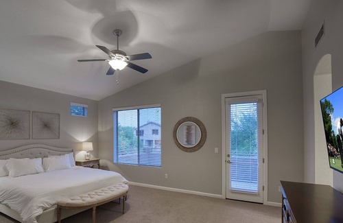 Las Sendas House | Luxurious Desert Retreat with plenty of room for the entire family!