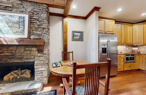 Firefly Cove Condo | Luxurious escape in the heart of Lake Lure with Wifi and Private Porch