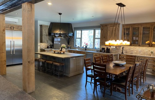 Deschutes River Woods House | Luxurious Estate among the Pines w/Hot Tub, EV Charger & so much MORE!