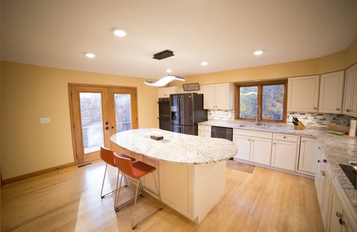 Columbus House | Luxurious Estate by Brown County (40+ Private Acres And A Pond); Great Amenities