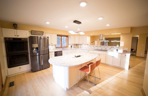 Columbus House | Luxurious Estate by Brown County (40+ Private Acres And A Pond); Great Amenities