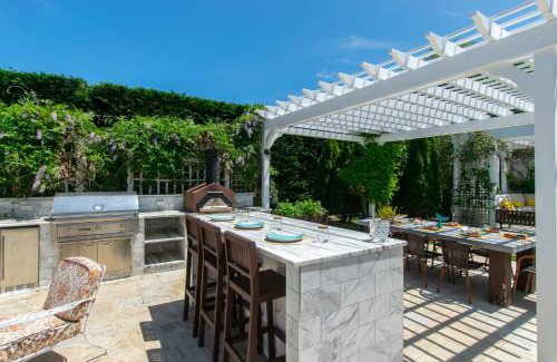 West Harwich House | Luxurious Estate Private Heated pool