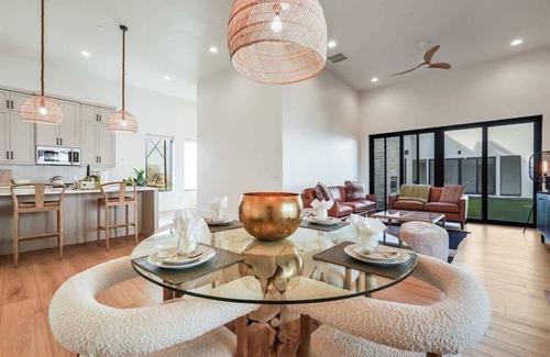 Nampa House | Luxurious Estate - Private Guesthouse Near Lake