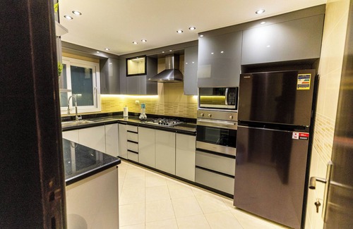 Heliopolis Apartment | Luxurious Family 5BR Pool View Near Airport!