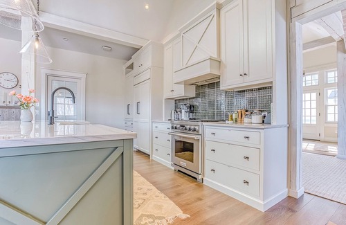 Tyringham House | Luxurious, Family Friendly, Nature Retreat at Meadows Edge!