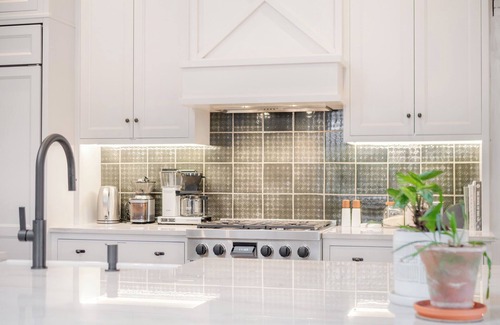 Tyringham House | Luxurious, Family Friendly, Nature Retreat at Meadows Edge!
