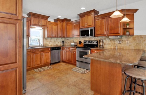 Dunedin House | Luxurious Family Getaway w/ Pool & Mins From Beach