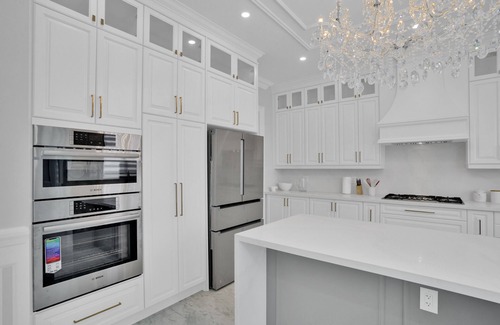 Bendale House | Luxurious Family House Near Lake Ontario