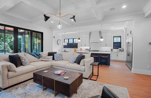 Plaza Midwood House | Luxurious Farmhouse w/firepit, outdoor entertaining area w/large tv and gym!