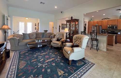 Fort Myers House | Luxurious golf home with pool in prestigious Colonial Country Club + Amenities