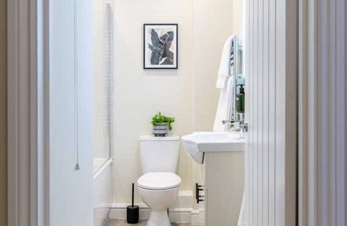 Adamsdown Apartment | Luxurious Ground Floor Flat in Cardiff City Centre