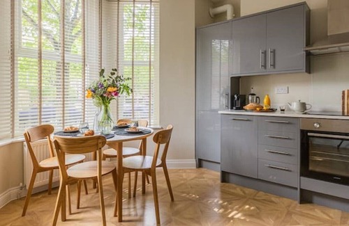 Adamsdown Apartment | Luxurious Ground Floor Flat in Cardiff City Centre