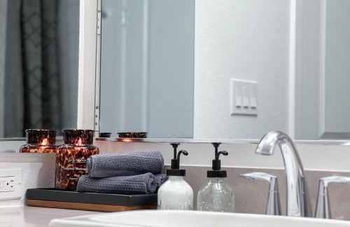 Hollywood Apartment | Luxurious Hollywood Home City View - Free Parking 10mins to Universal Studios