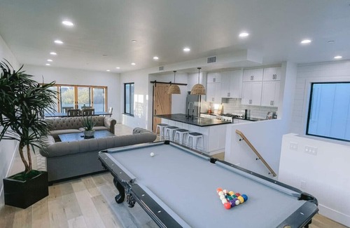 Oceano House | Luxurious Home! Hot Tub! 2 min walk to Beach!