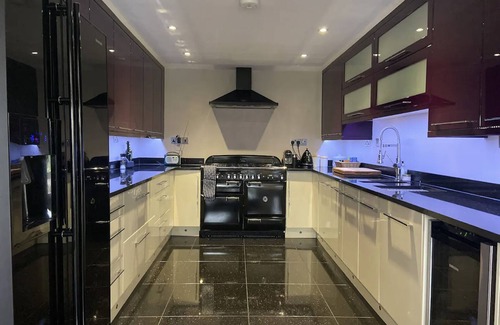 Binfield House | Luxurious home in the centre of leafy Binfield